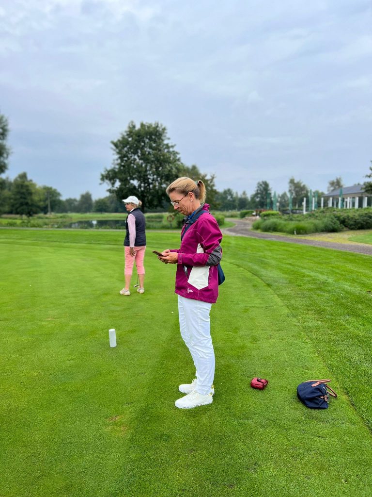 Franca Fehlauer beim Golftraining